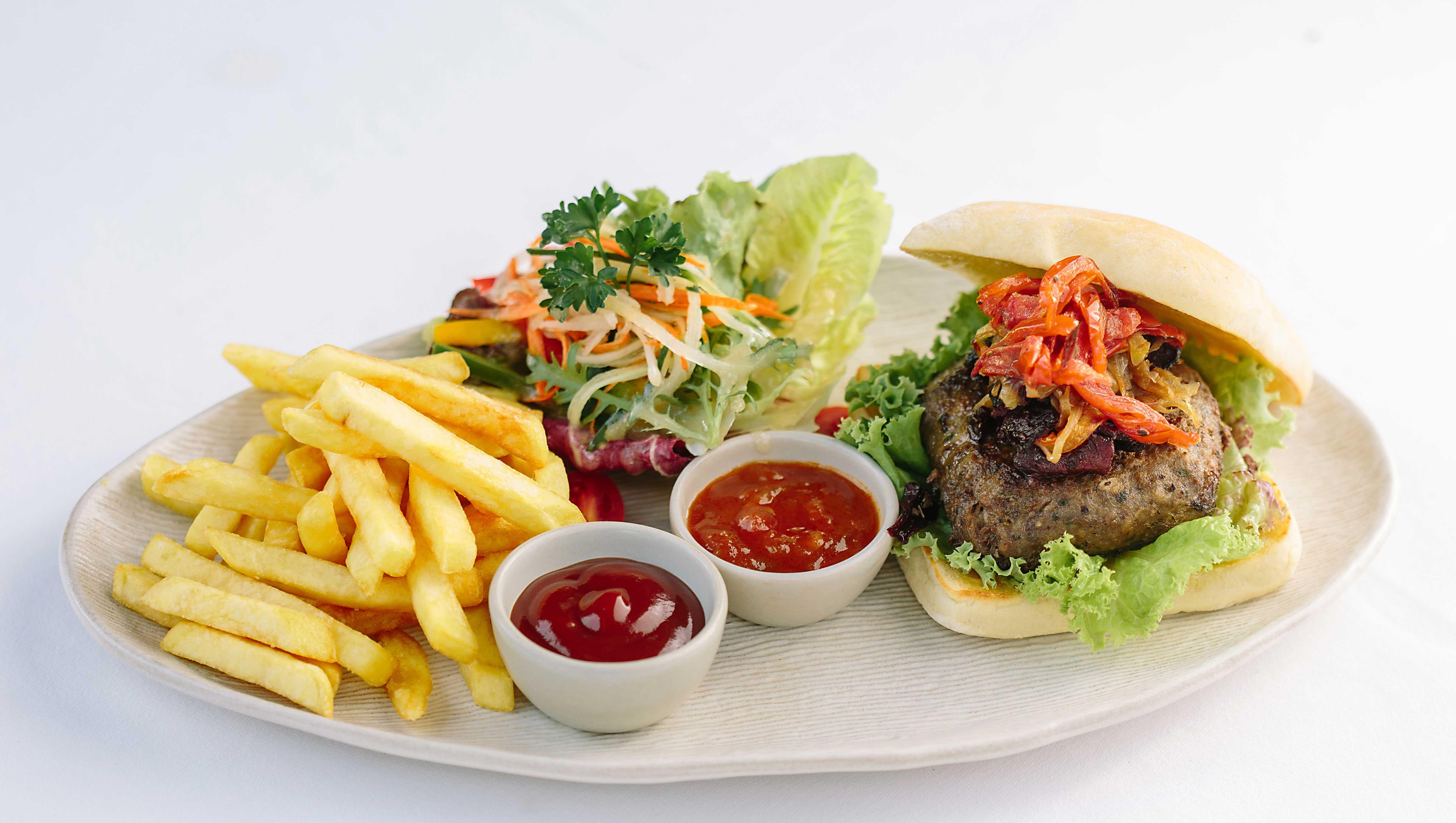 Tejaprana Resort & Spa Ubud Eksteriør bilde A hamburger with chips and salad